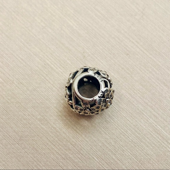 EUC Pandora 791492CZ Sterling Silver Dazzling Daisy Meadow Openworks Bead w/ CZ - Picture 7 of 9